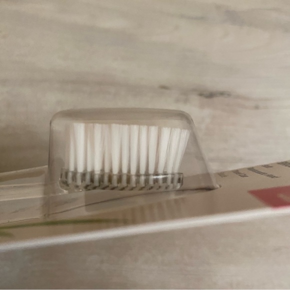 🟢 {3/$15} Radius Tour Travel Brush Toothbrush - Picture 7 of 16